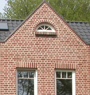 Fassadendetails der Klinkermauer mit rustikalen Klinkern - Heidehof Hamburg Quickborn-Heide - Doppelhaush�lften von Pohl & Prym